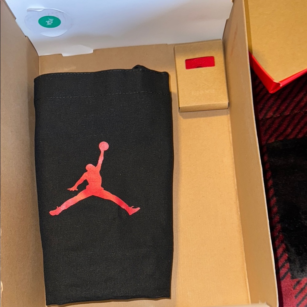 Nike limited edition  Jordan High-Top Sneakers - for Women Black and Red. - Picture 6 of 9